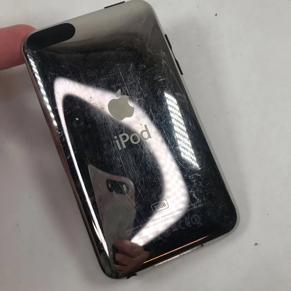 Apple iPod Touch 3rd Generation Silver 32GB MC008LL